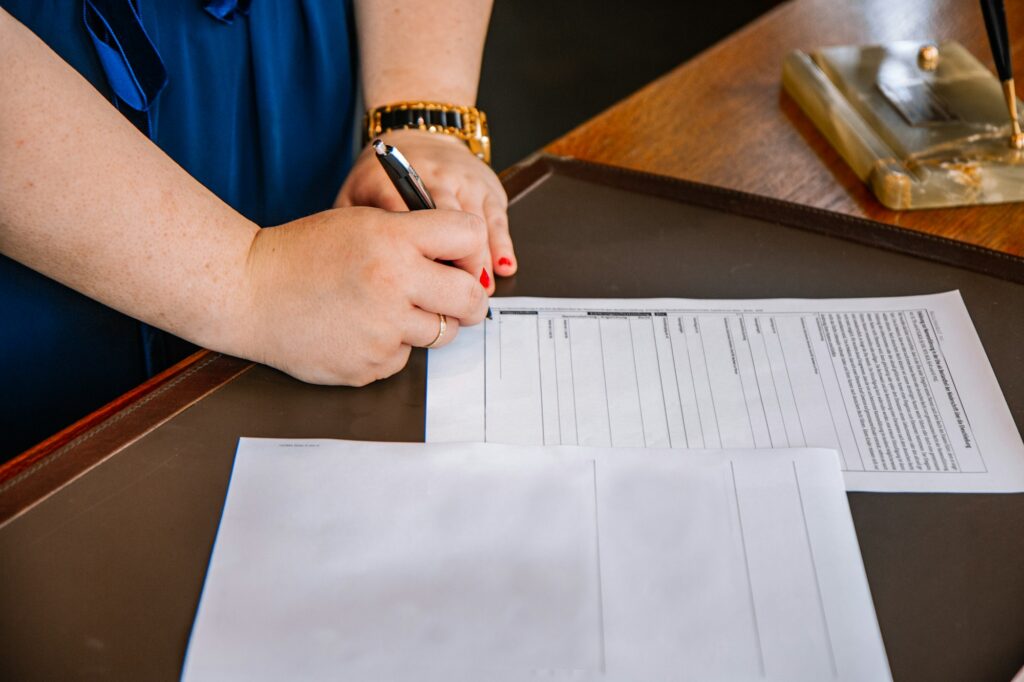 Signature de documents contractuels